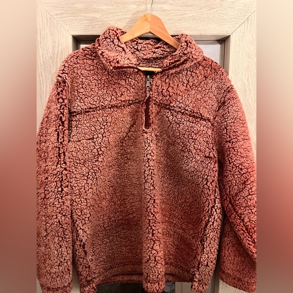 Pick a maroon quarter zip, from a western boutique, size medium - Picture 2 of 3